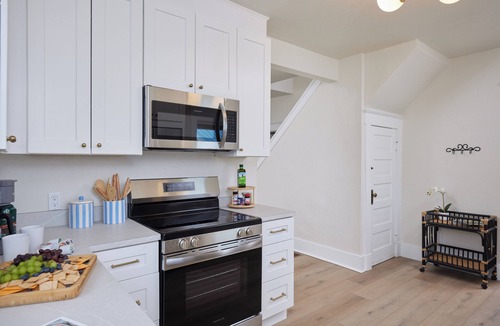 College Place House | Historic Blue Gables | Walk to WWU + Fenced Yard