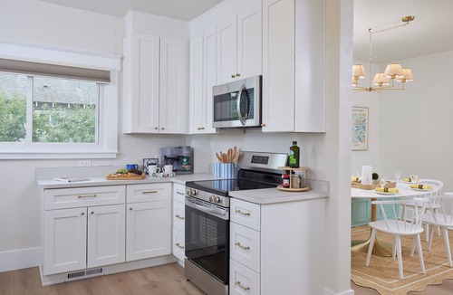 College Place House | Historic Blue Gables | Walk to WWU + Fenced Yard