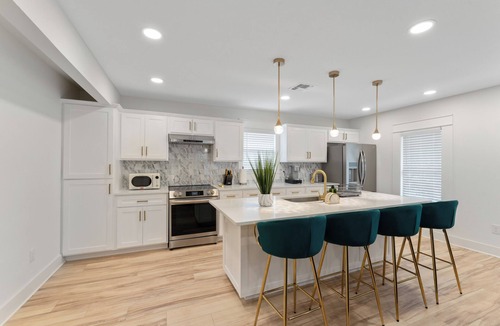 Midtown Apartment | Historic Charm Modern Stay Near Zoo, Downtown & Pearl. Fast Wi-Fi, Pet-Friendly!