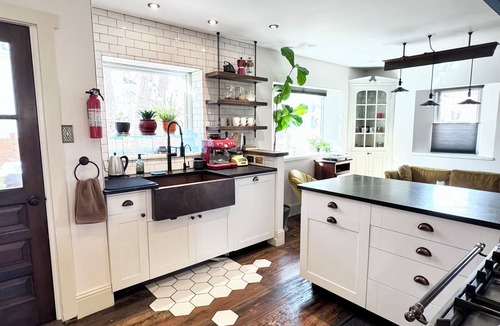 Goss - Grove House | Historic Downtown Creekside House