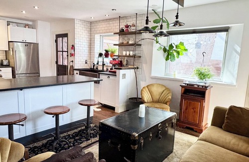 Goss - Grove House | Historic Downtown Creekside House