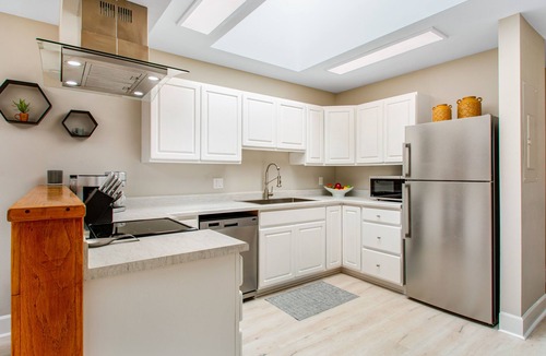 Port Angeles Hotel | Historic downtown loft near shopping & restaurants with WiFi & full kitchen