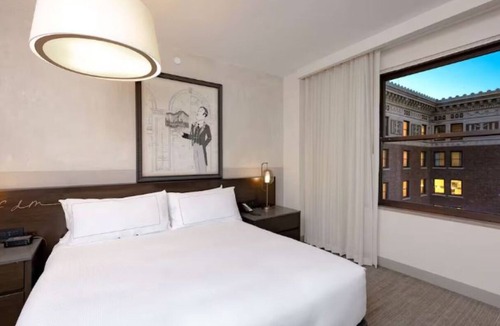 Downtown Des Moines Hotel | Historic Elegance in Downtown Des Moines Surrounded by Events and Attractions