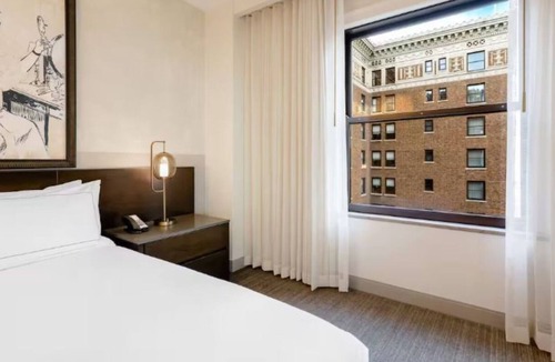 Downtown Des Moines Hotel | Historic Elegance in Downtown Des Moines Surrounded by Events and Attractions