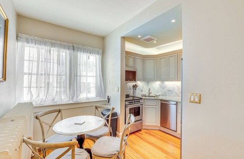 Capitol Hill Cottage | Historic French Consulate! Cap Hill Area, Walkable