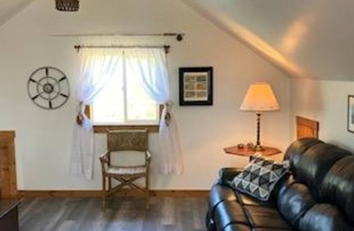 Lopez Island Cottage | Historic getaway Farmhouse! On 5 acres Available in April! Cozy retreat Isla