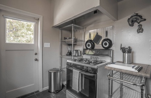 Alta Vista Apartment | Historic Luxury Two Bedroom near Downtown