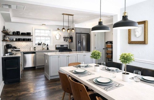 McKinney House | Historic McKinney Home: Walk to Square, sleeps 12.