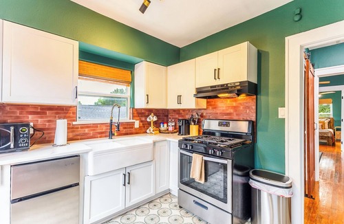 Oak Cliff House | Historic Oak Cliff Retreat - Yoga & Wellness Room Near Bishop Arts