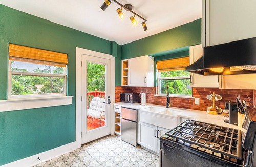 Oak Cliff House | Historic Oak Cliff Retreat - Yoga & Wellness Room Near Bishop Arts