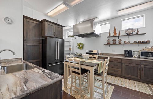 Custer House | Historic Outside, Comfort Inside – Downtown Custer Retreat