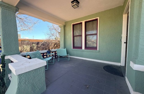 Menlo Park House | Historic updated 2-bedroom bungalow in a walkable neighborhood