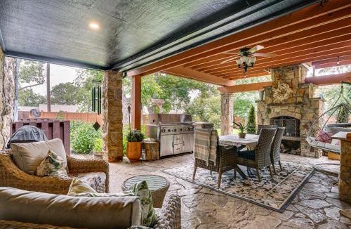 Weatherford House | Historic Weatherford Estate w/Backyard Oasis