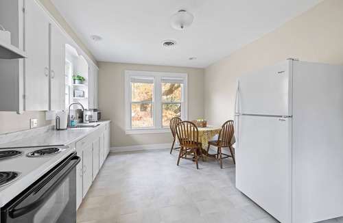 Pineville Apartment | Historical Charm, Comfy & Very Clean 1BR less than10 min drive to Hospitals