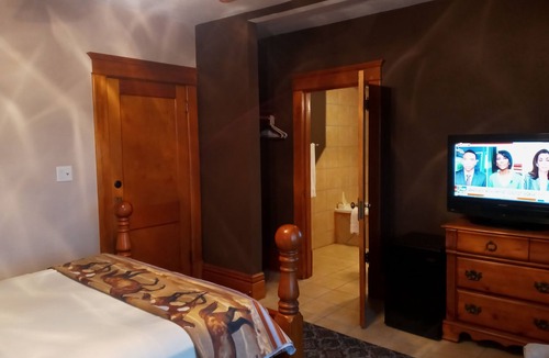 Pierre Bed & Breakfast | Hitching Horse Inn