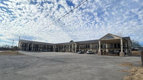 Kiowa Hotel | HiWay Inn Express Kiowa Hwy 69