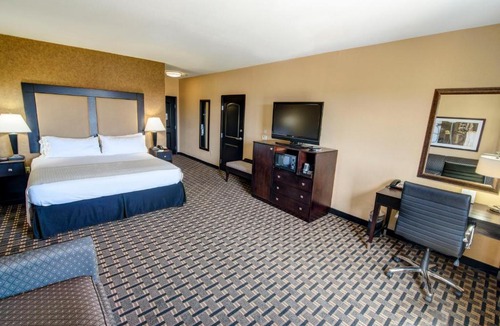 North Arlington Hotel | Holiday Inn Arlington Northeast by IHG