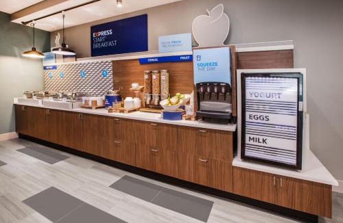 Alliance Hotel | Holiday Inn Express - Alliance by IHG