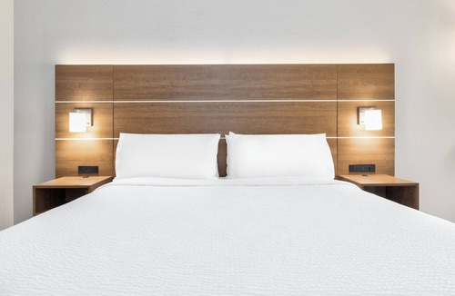 Amarillo Hotel | Holiday Inn Express Amarillo South by IHG