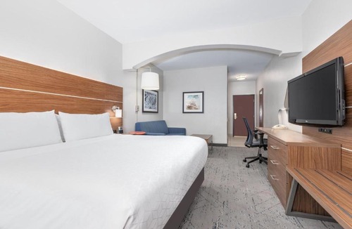 Grand Prairie Hotel | Holiday Inn Express Hotel & Suites Dallas - Grand Prairie I-20 by IHG