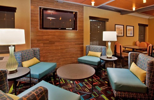 North Kansas City Hotel | Holiday Inn Express Hotel & Suites North Kansas City by IHG
