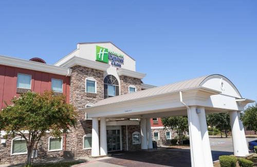 Cedar Hill Hotel | Holiday Inn Express Hotel & Suites Cedar Hill by IHG