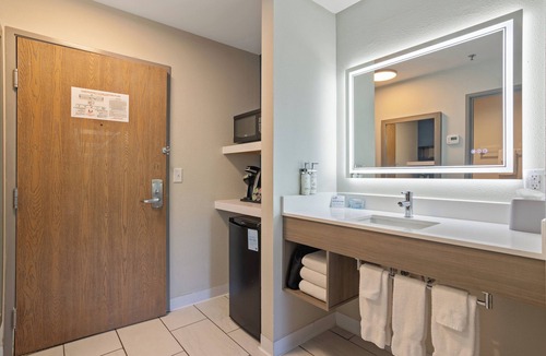 Torrington Hotel | Holiday Inn Express Hotel & Suites Torrington by IHG