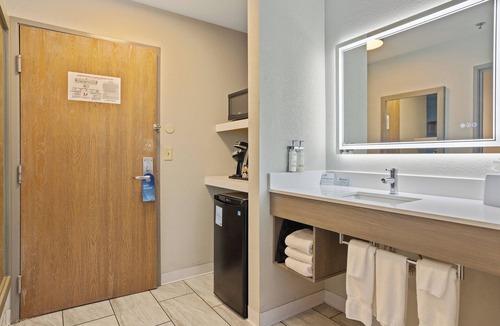 Torrington Hotel | Holiday Inn Express Hotel & Suites Torrington by IHG