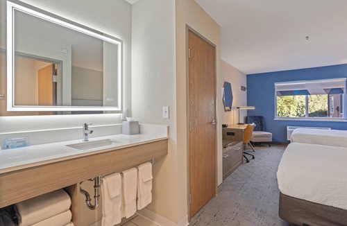 Torrington Hotel | Holiday Inn Express Hotel & Suites Torrington by IHG
