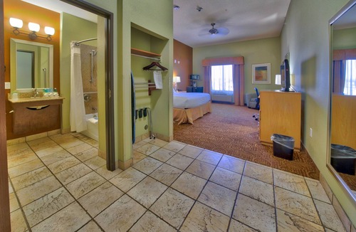 Wolfforth Hotel | Holiday Inn Express Hotel Suites Lubbock Southwest-Wolfforth by IHG