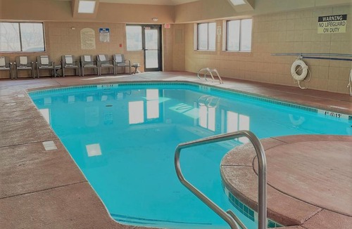 Lincoln Hotel | Holiday Inn Express Hotel & Suites Lincoln South by IHG