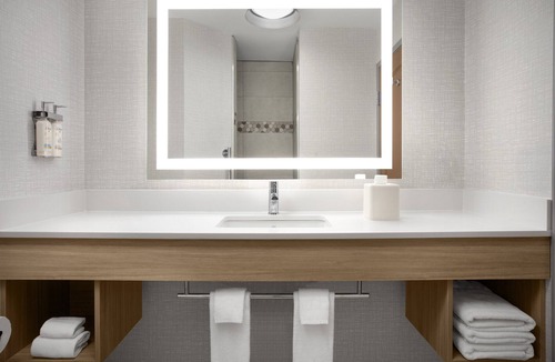 Hurst Hotel | Holiday Inn Express Hotel & Suites DFW West - Hurst by IHG