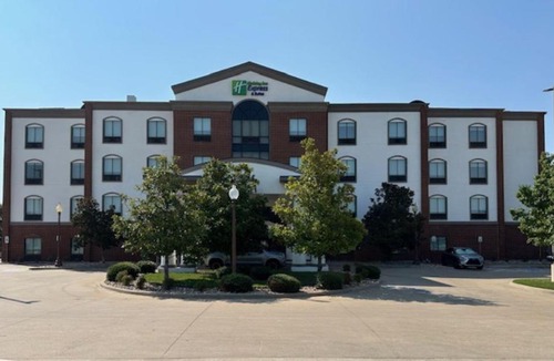 Ennis Hotel | Holiday Inn Express Hotel & Suites Ennis by IHG