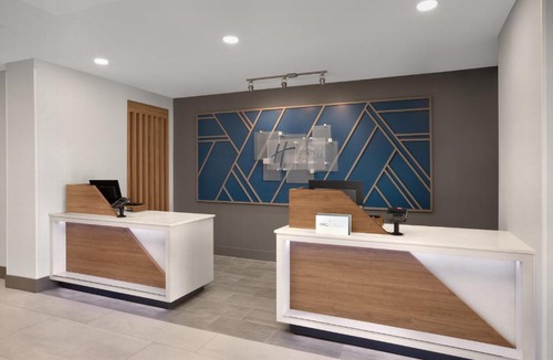 Hurst Hotel | Holiday Inn Express Hotel & Suites DFW West - Hurst by IHG