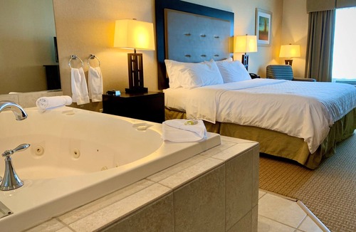 Olathe Hotel | Holiday Inn Express Hotel & Suites Olathe North by IHG