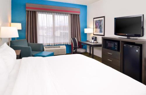West Omaha Hotel | Holiday Inn Express Hotel & Suites Omaha West by IHG