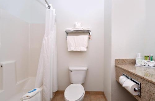West Omaha Hotel | Holiday Inn Express Hotel & Suites Omaha West by IHG