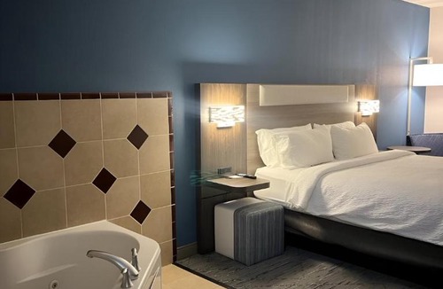 Loveland Hotel | Holiday Inn Express Hotel & Suites Loveland by IHG