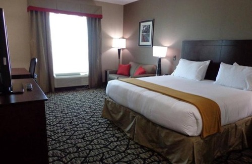 Lubbock Hotel | Holiday Inn Express Hotel & Suites Lubbock South by IHG