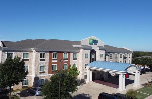 South Arlington Hotel | Holiday Inn Express Hotel & Suites Mansfield by IHG