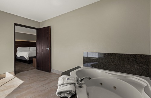 Okmulgee Hotel | Holiday Inn Express Hotel & Suites Okmulgee by IHG