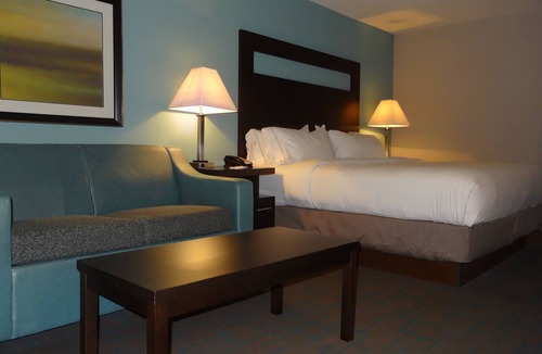Bonner Springs Hotel | Holiday Inn Express Kansas City-Bonner Springs by IHG