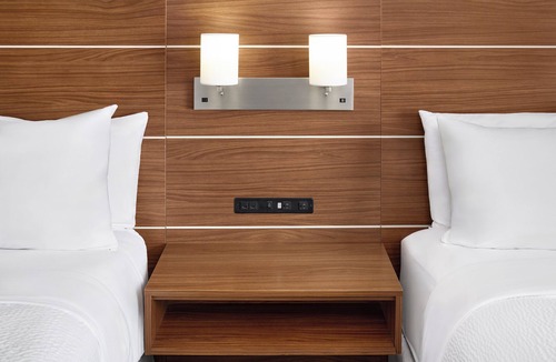 I-435 West KC-KS Hotel | Holiday Inn Express Kansas City - at the Legends by IHG