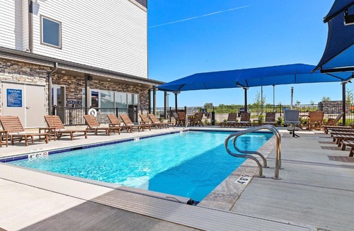 Waldron Hotel | Holiday Inn Express Kansas City North - Parkville by IHG