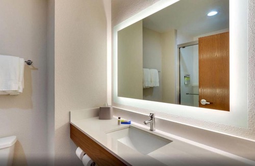 Lake Worth Hotel | Holiday Inn Express Lake Worth NW Loop 820 by IHG