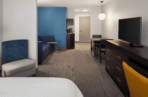Quad Cities Hotel | Holiday Inn Express Moline - Quad Cities Area by IHG