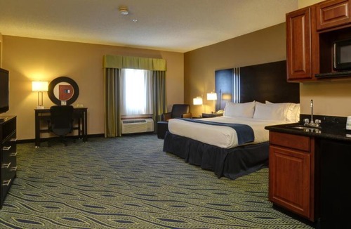 Midwest City Hotel | Holiday Inn Express & Suites Midwest City by IHG