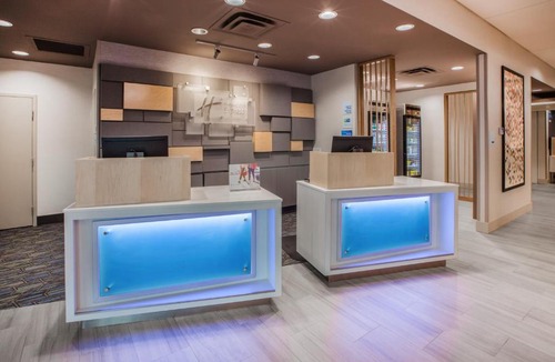 The Colony Hotel | Holiday Inn Express & Suites - Plano - The Colony by IHG