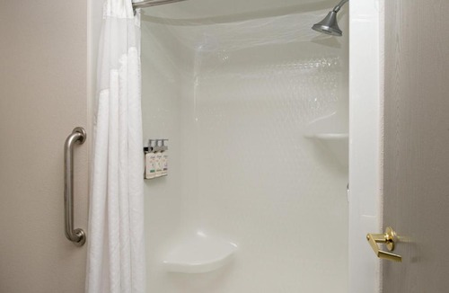 Farmington Hotel | Holiday Inn Express & Suites Farmington Bloomfield by IHG