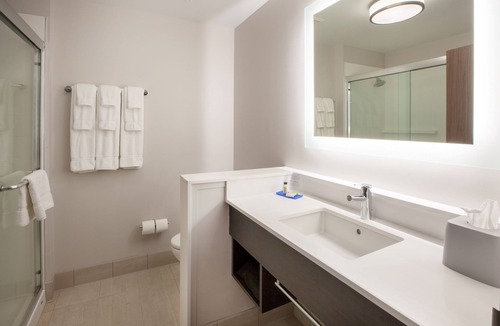 Maryville Hotel | Holiday Inn Express & Suites Maryville by IHG
